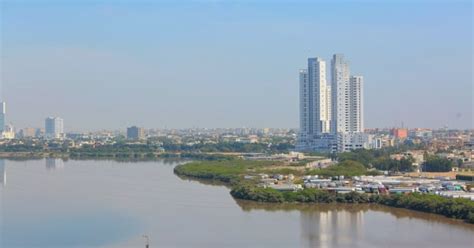 Cheap flights from Manila Ninoy Aquino to Karachi .